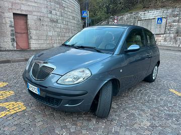 Lancia ypsilon 2004