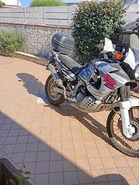 Honda africa twin 750