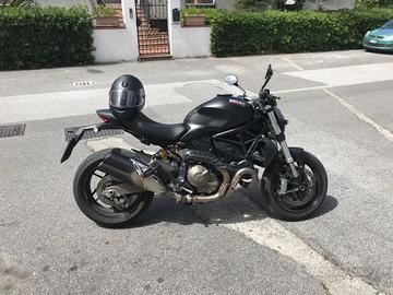 Ducati Monster 821 ABS dark edition