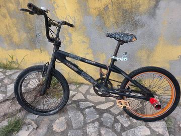 Bmx bicicletta 