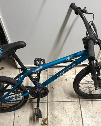 BMX B’Twin 20” blu – usata