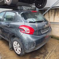 Peugeot 208 anno 2013 per ricambi 1.2 benzina 
