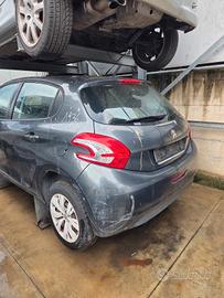 Peugeot 208 anno 2013 per ricambi 1.2 benzina 