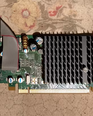 Scheda video Sapphire X1050 128MB PCIe RADEON