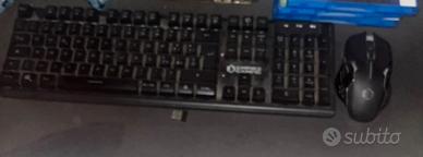 Tastiera e mouse wireless