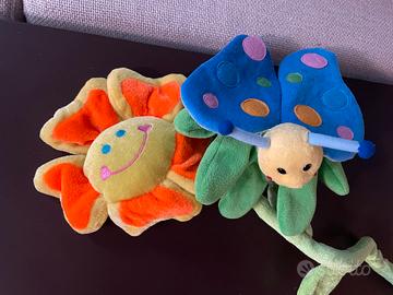 Pupazzi simpatici fiore e farfalla