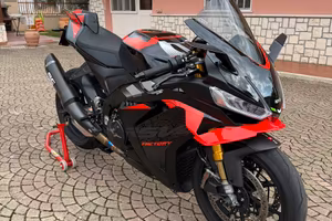 Aprilia RSV4 Factory