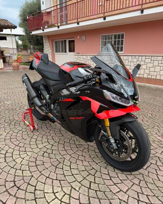 Aprilia RSV4 Factory
