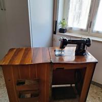 Macchina da cucire d'epoca Caser Famiglia