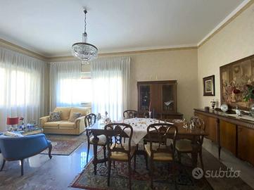 Appartamento di 130 m² con 5 locali a Paternò