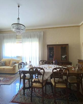 Appartamento di 130 m² con 5 locali a Paternò