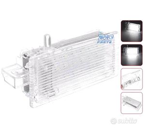 PLAFONIERA LED PER PORTAOGETTI O BAGAGLIAIO BMW E4