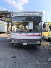 Food truck autonegozio salumi e formaggi