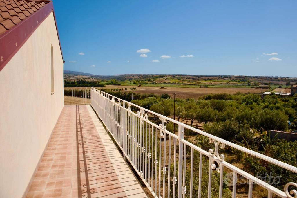 Villa di 1147 m² con più di 5 locali a Ragusa - Vista 3