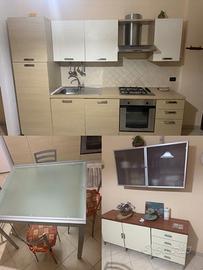 Cucina completa moderna, tavolo e madia coordinata