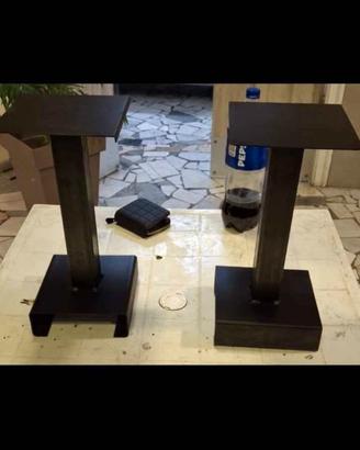 Supporti per casse stereo