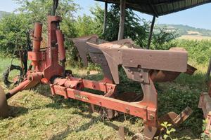 Aratro reversibile trainato SOGEMA CUZ