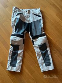 Pantaloni per motociclismo