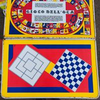 Tavolino vintage con giochi classici.
Con 2 sgabel