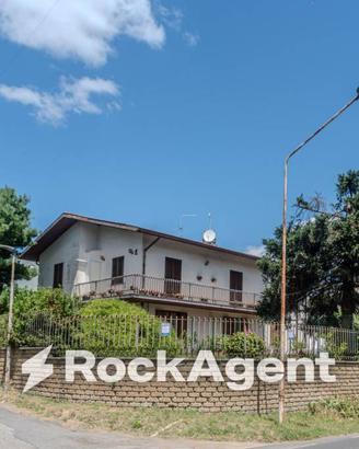 Villa di 237 m² con più di 5 locali a Acquapendent