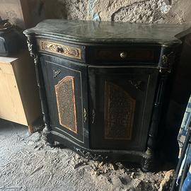 Mobile d’antiquariato da restaurare