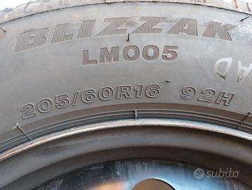 Ruote complete con gomme invernali 