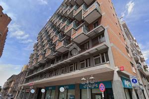 4 LOCALI A TARANTO