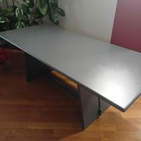 Tavolo in legno laccato con 6 sedie