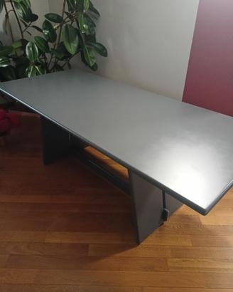 Tavolo in legno laccato con 6 sedie