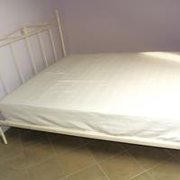 Letto in ferro matrimoniale con materasso nuovo