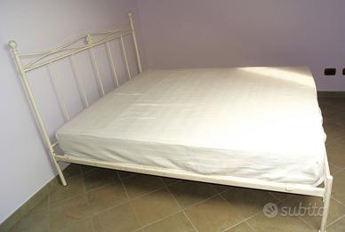 Letto in ferro matrimoniale con materasso nuovo