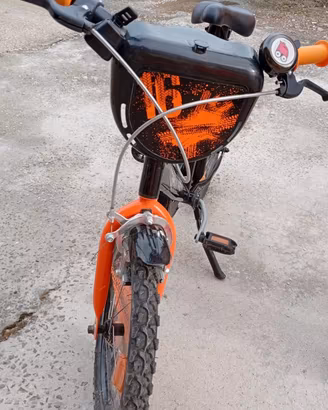 Bicicletta bambino consegna a mano.