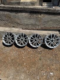 Cerchi in lega OZ 16” – Come nuovi (6.5J x 16H2 ET