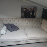 Divano 3 posti stile Chesterfield 