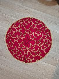 Centrotavola rotondo con un vivace sfondo rosso e