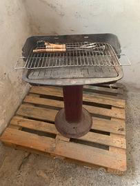 Barbecue a colonna in metallo vintage