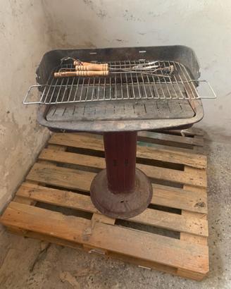 Barbecue a colonna in metallo vintage