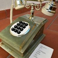 Telefono in onice a tastiera