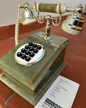 Telefono in onice a tastiera