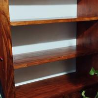 mobile in legno di teak 