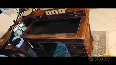 scrivania antica leggere bene