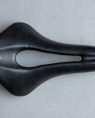 Sella San Marco Shortfit con carrello in carbonio