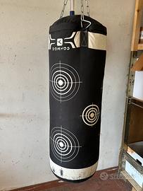 Sacco da boxe con supporto