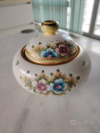 Vaso maiolica con coperchio dipinto a mano
