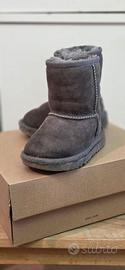 stivaletti UGG bimba taglia 23.5