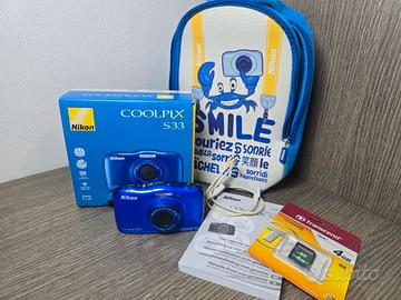Nikon Coolpix S33 con scatola