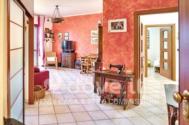 Appartamento di 110 m² con 4 locali e box auto a A