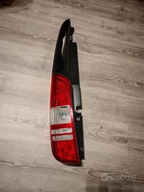 Faro posteriore Viano sx