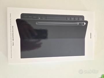 Tablet Galaxy Tab S10 FE 5G con cover tastiera