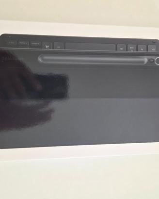 Tablet Galaxy Tab S10 FE 5G con cover tastiera